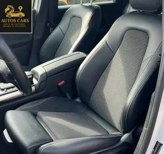 MERCEDES-BENZ B 200 2020