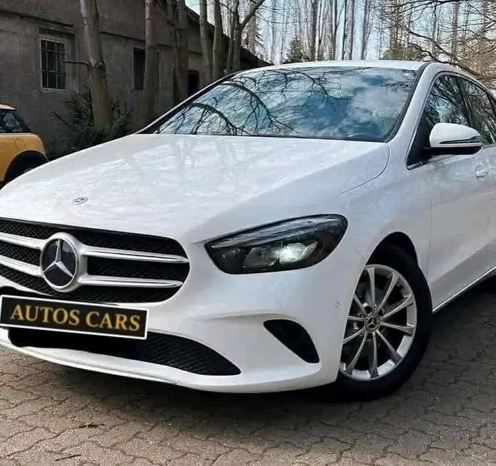 MERCEDES-BENZ B 200 2020