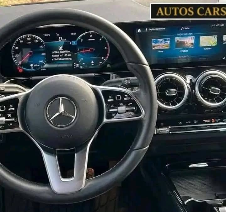 MERCEDES-BENZ B 200 2020