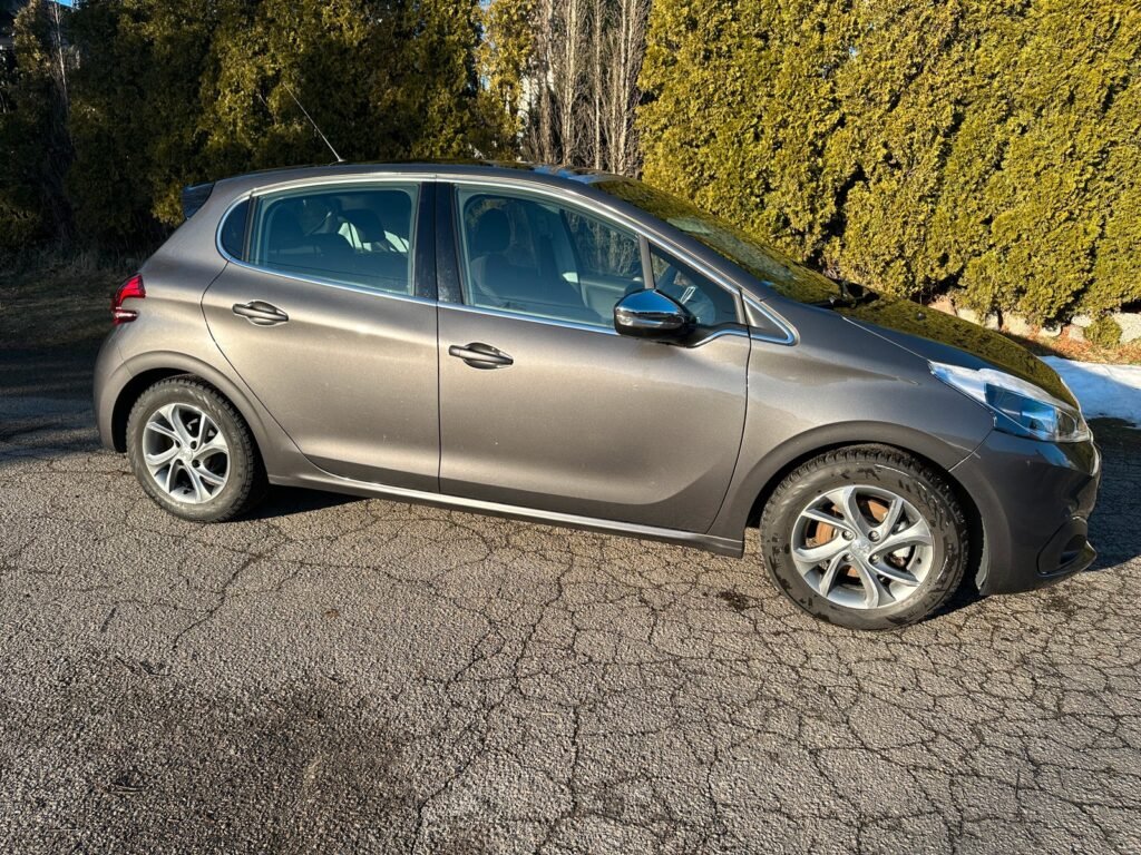 Peugeot 208 Gris full option