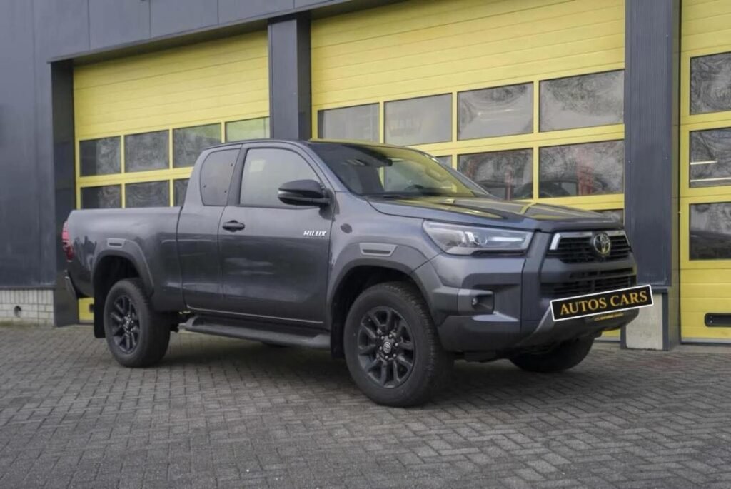 Toyota Hilux 2.8 D-4D Invincible 2024