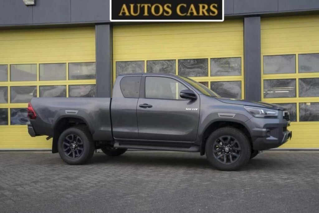 Toyota Hilux 2.8 D-4D Invincible 2024