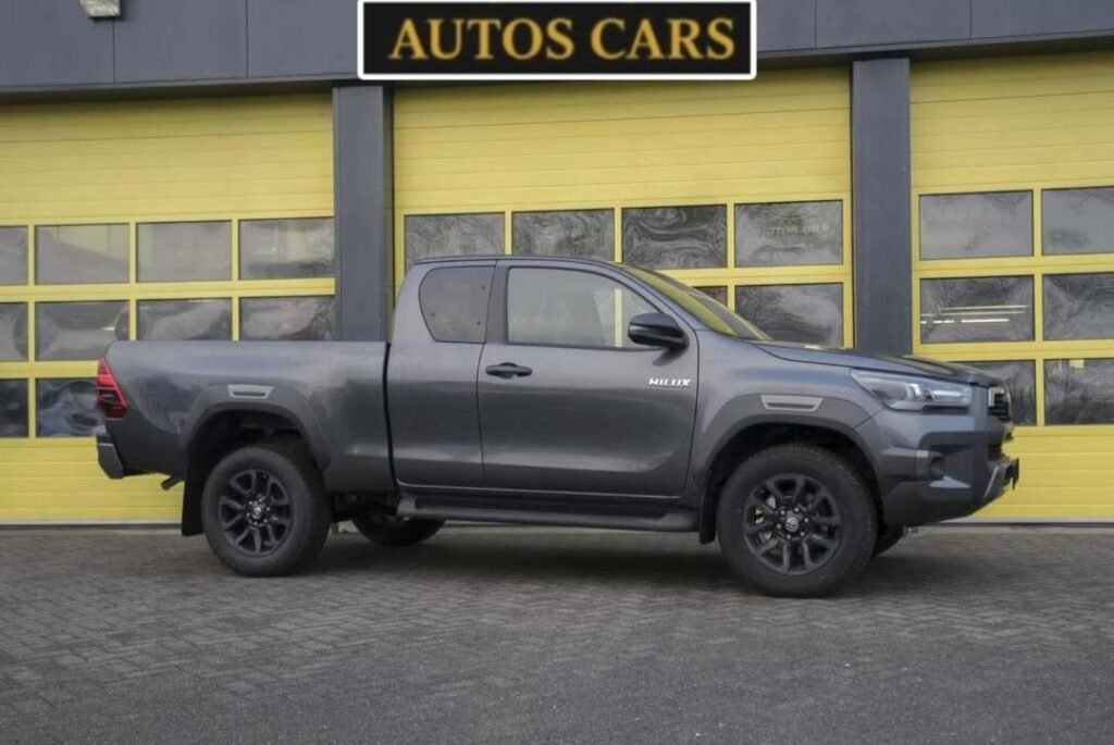 Toyota Hilux 2.8 D-4D Invincible 2024