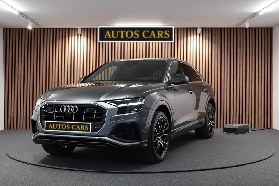 AUDI Q8 55 TFSI e QUATTRO TIPTRONIC 381 CV