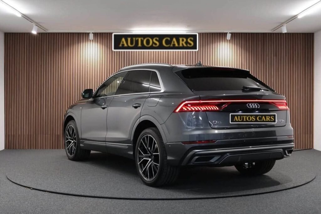 AUDI Q8 55 TFSI e QUATTRO TIPTRONIC 381 CV