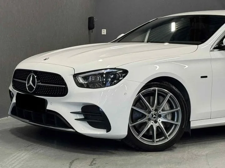 Mercedes-Benz E 300e 4MATIC AMG Line 333 CV
