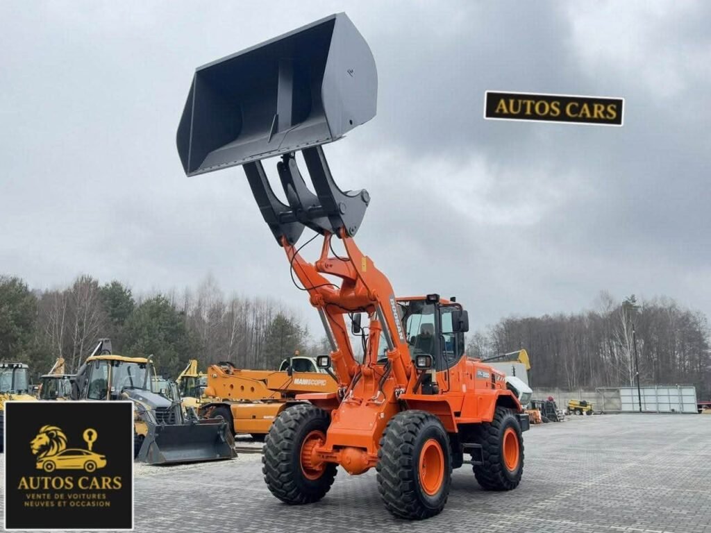 Doosan DL250 Chargeuse sur Pneus 14,5T Godet Inclinable Diesel 172 CV