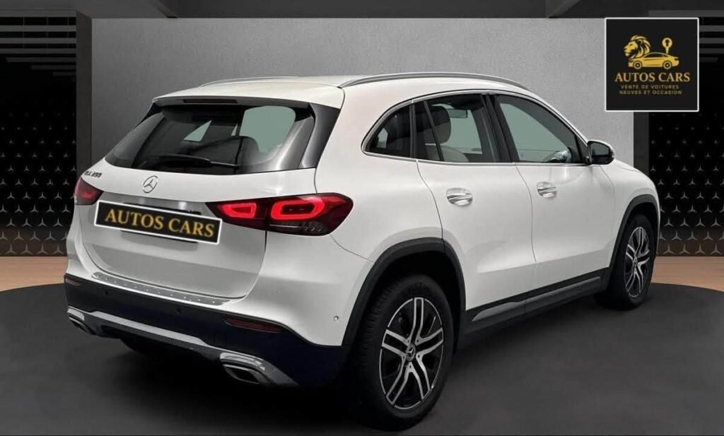 Mercedes-Benz GLA 200 Progressive Essence Automatique 163 CV