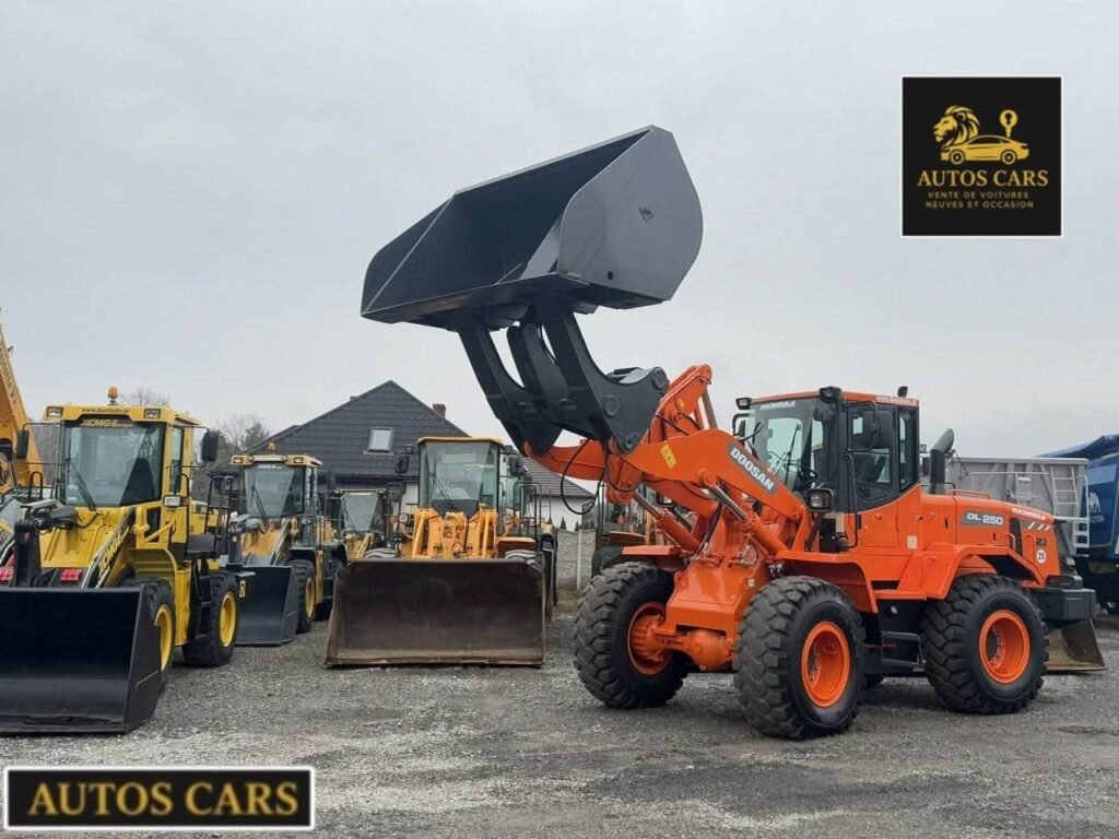 Doosan DL250 Chargeuse sur Pneus 14,5T Godet Inclinable Diesel 172 CV