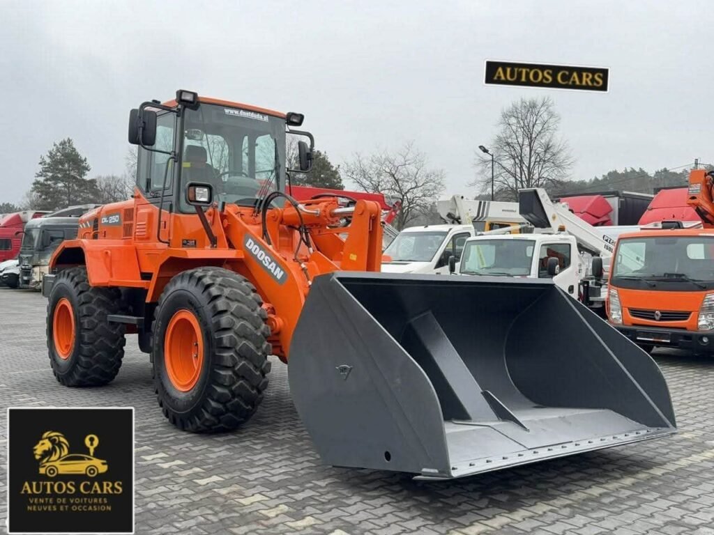 Doosan DL250 Chargeuse sur Pneus 14,5T Godet Inclinable Diesel 172 CV