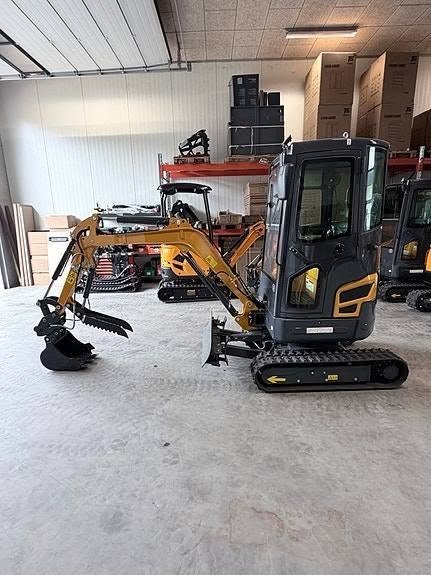 Minipelle JKW-18S Kubota D902 Diesel 16 CV Cabine Fermée 2026