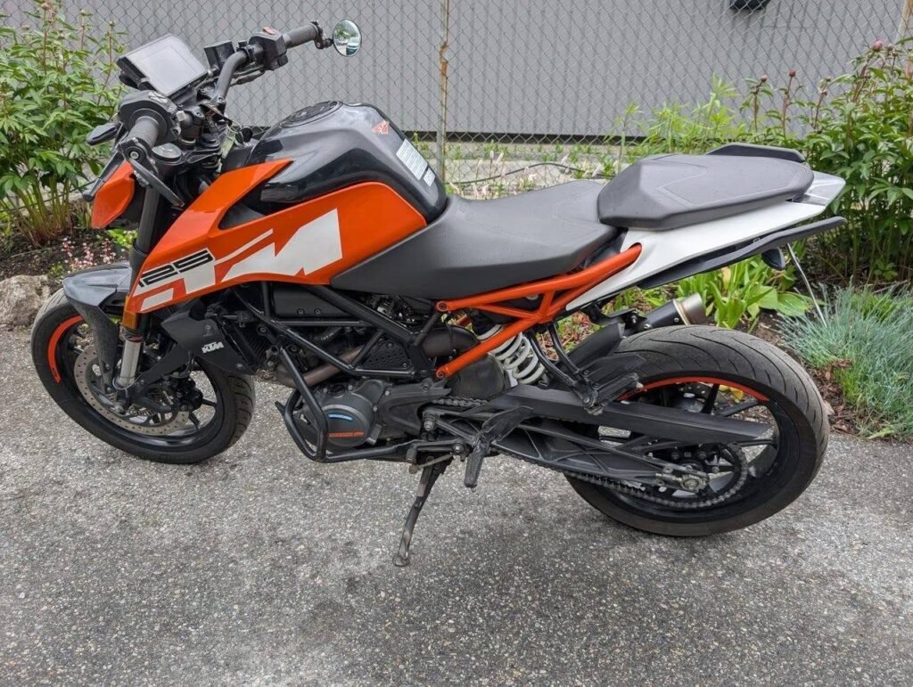 KTM 125 Duke Moto Naked Essence Manuelle 15 CV