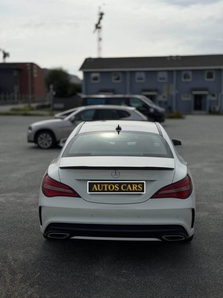Mercedes-Benz CLA 180 Coupé Essence Automatique Pack AMG Blanc
