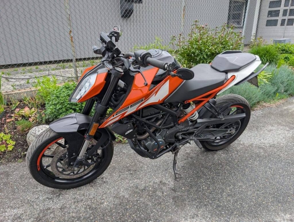KTM 125 Duke Moto Naked Essence Manuelle 15 CV