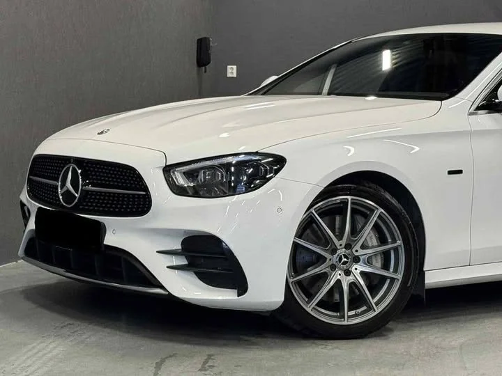 Mercedes-Benz E 300e 4MATIC AMG Line 333 CV