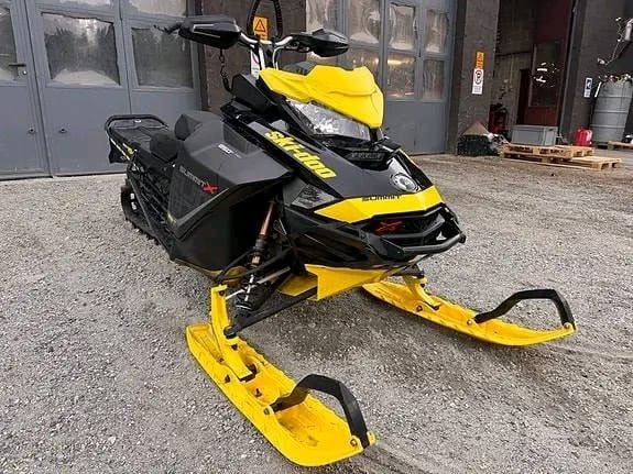 Ski-Doo Summit X 850 SHOT Motoneige Essence 156 ch 2018