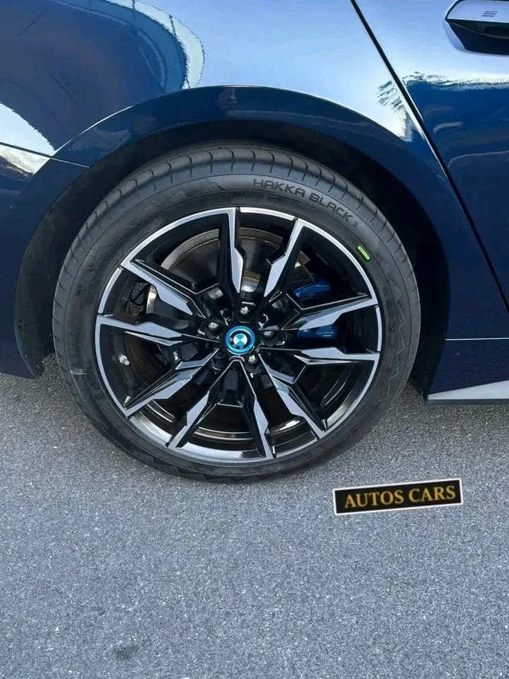 BMW i4 M Sport Berline Coupé Électrique 2022 Bleu Phytonic
