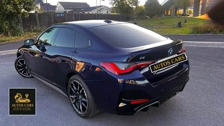 BMW i4 M Sport Berline Coupé Électrique 2022 Bleu Phytonic