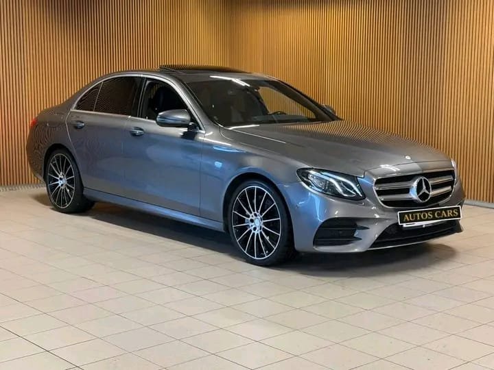 Mercedes-Benz Classe E 220d AMG Line Berline Diesel Boîte Automatique