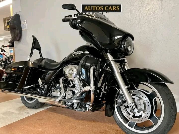 Harley-Davidson Street Glide FLHX Touring 1690cc 84 CV Essence