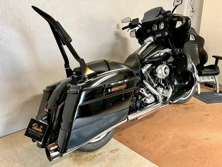 Harley-Davidson Street Glide FLHX Touring 1690cc 84 CV Essence