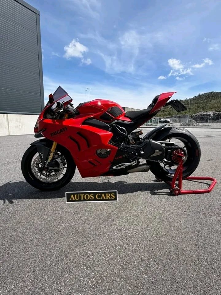 Ducati Panigale V4S Superbike Essence 1103 cc 214 ch 2023