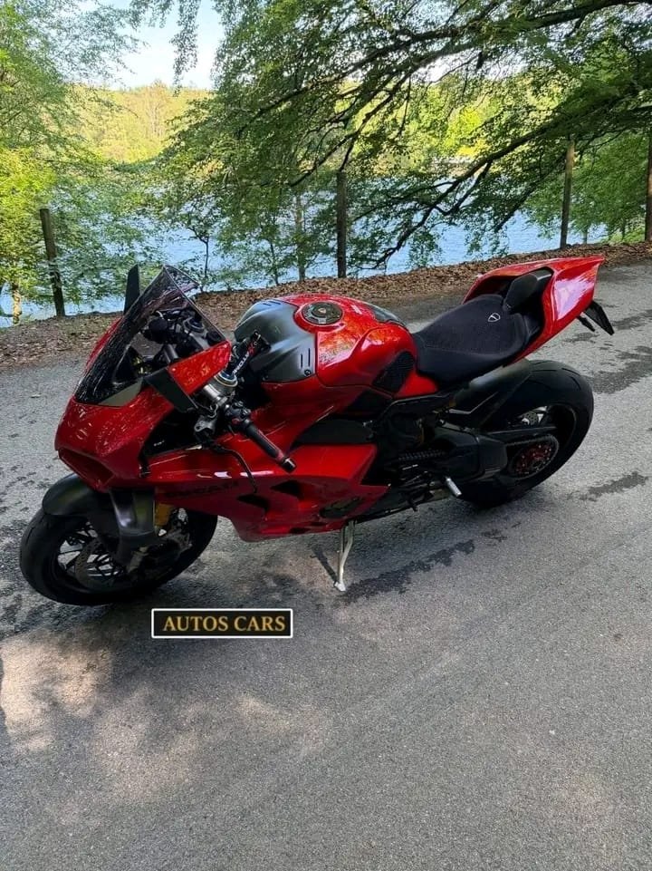 Ducati Panigale V4S Superbike Essence 1103 cc 214 ch 2023